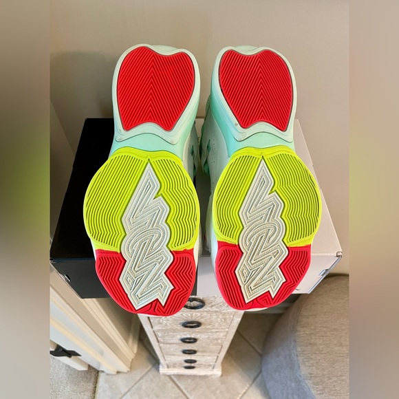 Jordan Zion 2 GS Basketball Shoes - 7Y - Picture 3 of 6